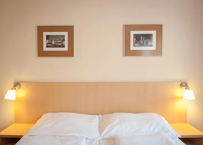 V Centru Otel 3*