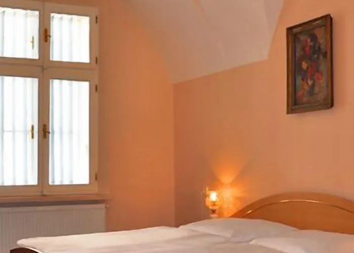 V Centru Otel 3*